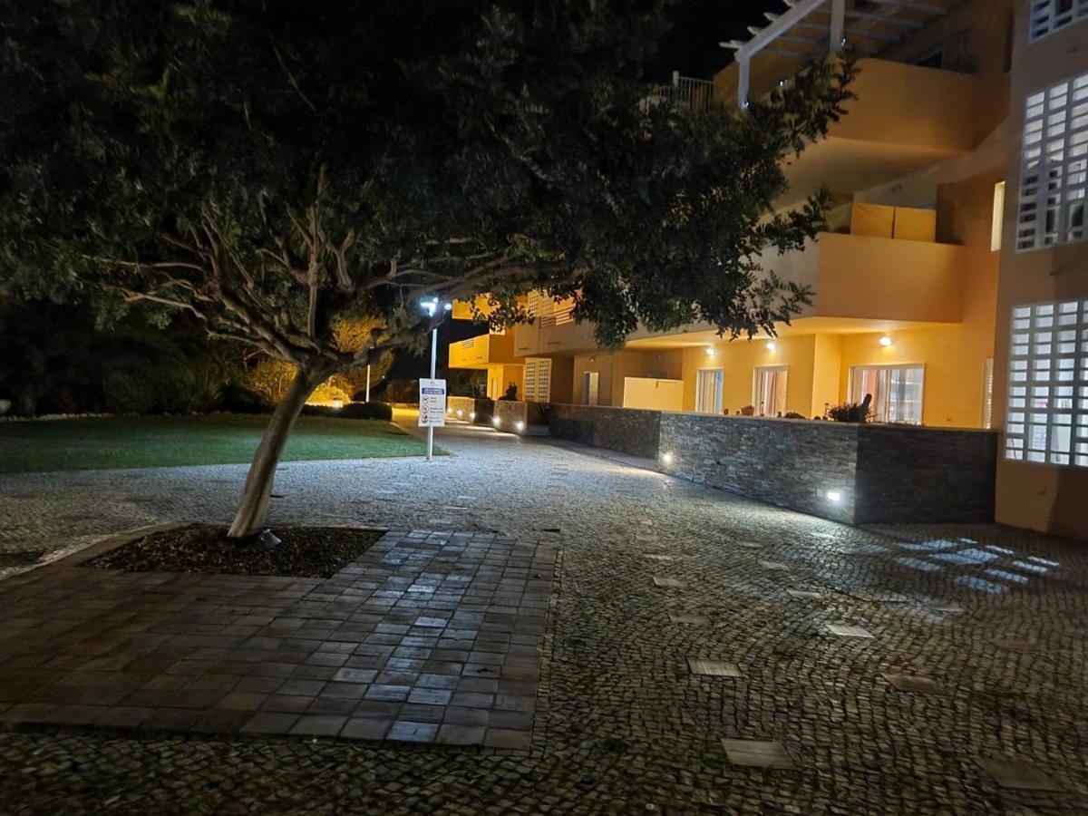 Marinho - 2 Bedroom 2 Bathroom Ground Floor Apartment With Communal Pool And Gardens Conceicao  Ngoại thất bức ảnh